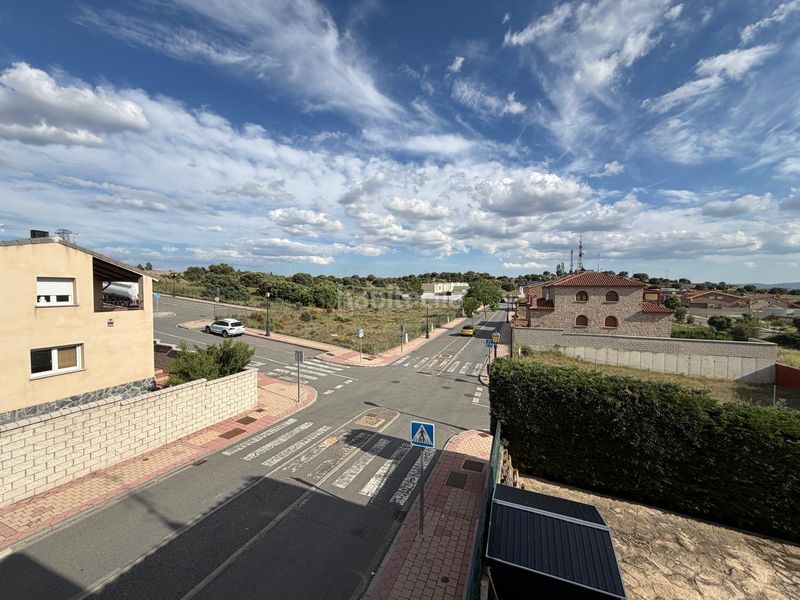 Foto e8b60262-80aa-4f20-8920-43a6f8209340. Casa aparellada amb calefacció aparcament a Hervencias Ávila