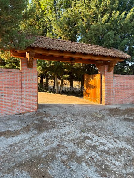 Foto a872874c-84aa-42b0-8988-328f5b2a12c6. Xalet amb xemeneia calefacció aparcament piscina a Muñana