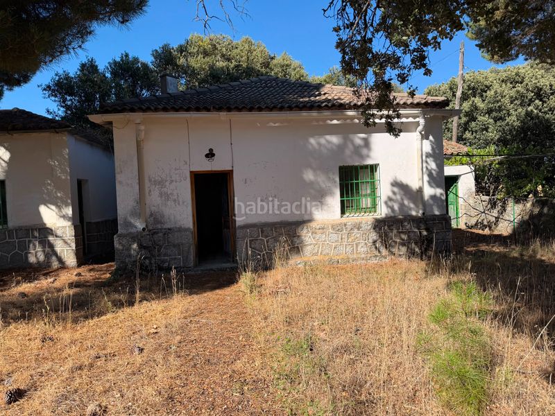 Foto c2073909-2f06-4936-8715-f5d6e09b2a22. Masia amb xemeneia a Muñana