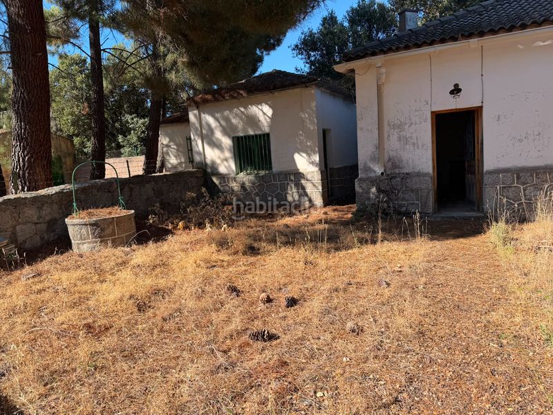 Foto cb6ac79f-bbe9-4a27-bdc7-2e77df3a5caf. Masia amb xemeneia a Muñana