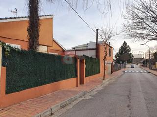 Xalet a Villalba de la Sierra. Chalet en venta en villalba de la sierra, 8 dormitorios.