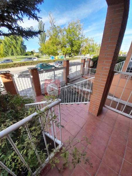 Foto e182ebb5-d826-44e3-9653-c41b6088e782. Casa adossada amb aparcament a San Fernando - Carretera de Valencia Cuenca
