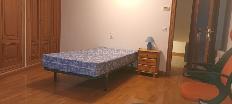 Foto 45852434-e947-416d-8a5e-88d582488ad8. Alquiler dúplex piso en alquiler frente antiguo hospital 18 de julio duplex de cuatro dormitorios, tres baños, amueblado, garaje, trastero en Segovia