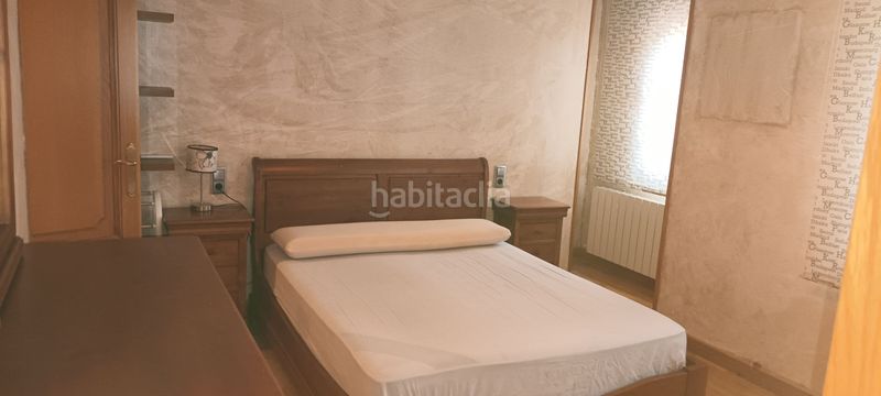 Foto 4ce2a0fe-5b13-4e3a-b7ab-b09eae033173. Alquiler dúplex piso en alquiler frente antiguo hospital 18 de julio duplex de cuatro dormitorios, tres baños, amueblado, garaje, trastero en Segovia