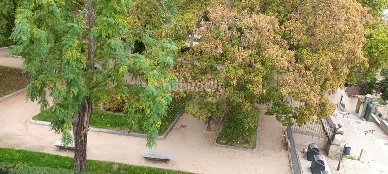 Foto 86afc6b0-966b-422e-a363-786a202a33d0. Alquiler dúplex piso en alquiler frente antiguo hospital 18 de julio duplex de cuatro dormitorios, tres baños, amueblado, garaje, trastero en Segovia