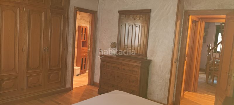 Foto d6227bc7-e4f3-4a0e-8f26-6f9f0db8f632. Alquiler dúplex piso en alquiler frente antiguo hospital 18 de julio duplex de cuatro dormitorios, tres baños, amueblado, garaje, trastero en Segovia