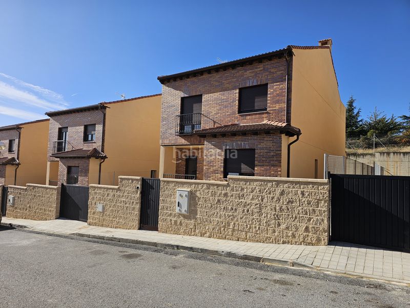 Foto 979d561a-6187-49e5-8262-3ece668ae9cf. Chalet in calle obispo antonio palenzuela 1 in Lastrilla (La)