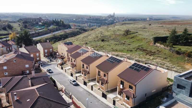 Foto af7d46d2-dd2d-4e76-bc82-21a8c910ecf0. Chalet in calle obispo antonio palenzuela 1 in Lastrilla (La)