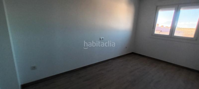 Foto b9771d96-5aa2-40ad-abd1-53f8df215ac4. Casa adosada en carretera segovia s cristobal 15 chalets adosados en san cristobal en San Cristóbal De Segovia