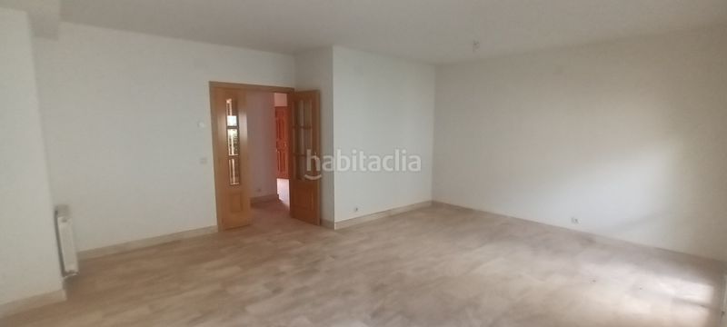 Foto 4524dbf7-c466-4f0a-8d41-6639e0bab40f. Xalet amb xemeneia calefacció aparcament a Lastrilla (La)