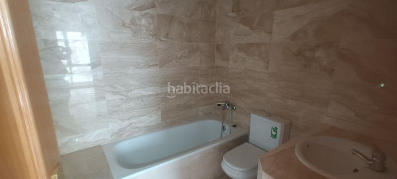 Foto c9a6e81f-5bf0-4f64-b20b-e63ab552c8e3. Xalet amb xemeneia calefacció aparcament a Lastrilla (La)