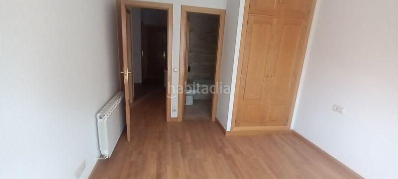 Foto f8a49661-e3a8-43eb-be60-18cd73ebf2b2. Xalet amb xemeneia calefacció aparcament a Lastrilla (La)