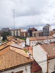 Pis a Campo de la Juventud. Piso en venta en salón, 4 dormitorios.