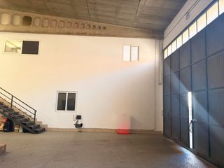 Capannone industriale in Sector 8 - Nueva Balastera. Nave industrial en venta en polígono industrial, 5 dormitorios.