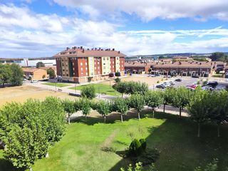 Appartamento in Villamuriel de Cerrato. Piso en venta en calabazanos, 3 dormitorios.