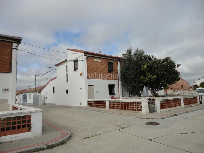 Foto fec37424-746b-49d0-a399-af6b401b8aa9. Casa pareada en Olmedo