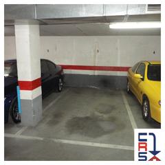 Autoparkplatz  Calle niña guapa