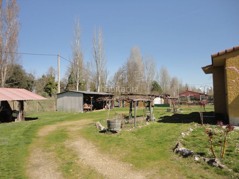 Foto 1c47a865-49b3-4aa3-bde7-fd658a376e96. Chalet en Polígono San Cristóbal Valladolid