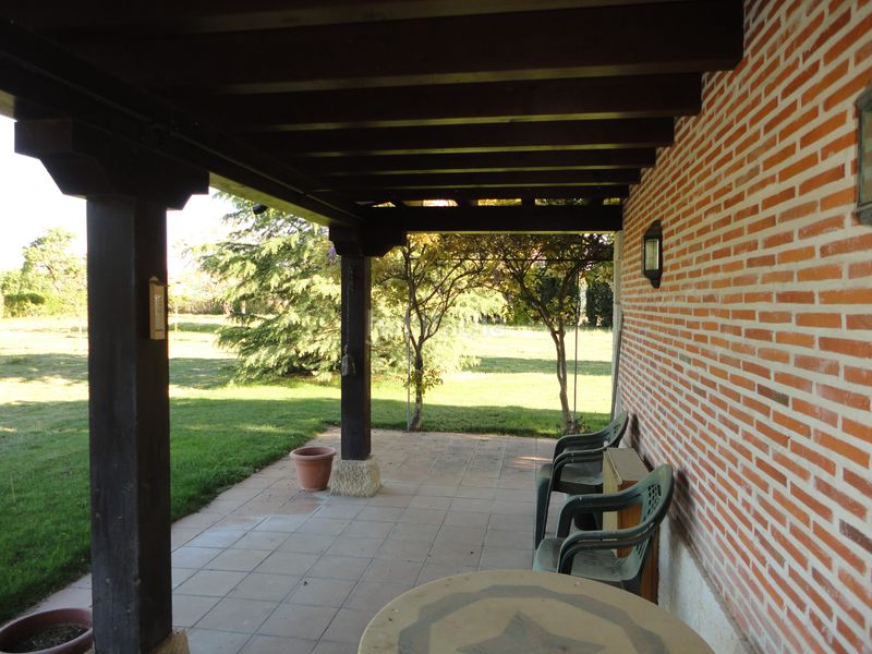 Foto 9abde12f-6522-47d0-9096-697a665cd8e6. Chalet con camino riscaldamento parcheggio piscina in Valladolid