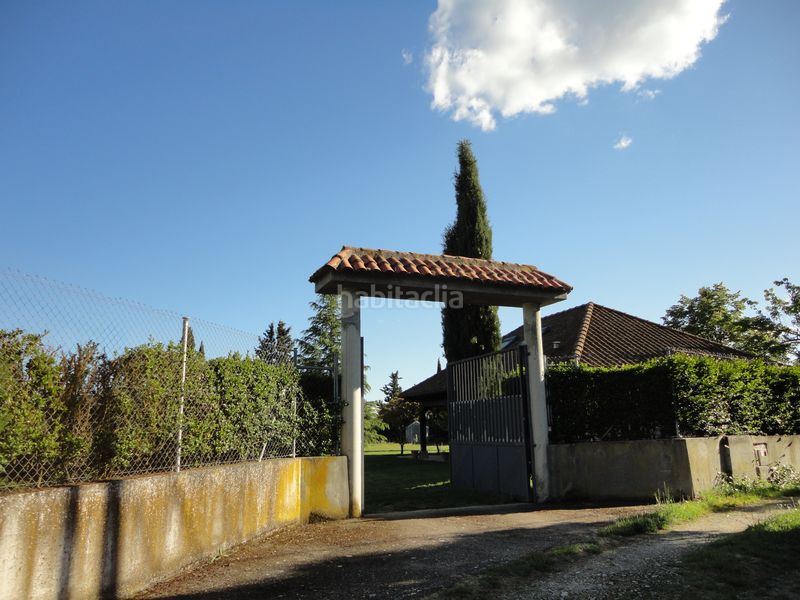 Foto c93b2aba-98d9-4cae-b1da-70a940572a55. Chalet con camino riscaldamento parcheggio piscina in Valladolid