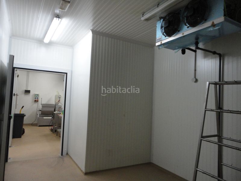 Foto 7dbe7319-eb87-48e9-965a-43157e54d8b2. Bâtiment à usage industriel avec chauffage dans Armunia León