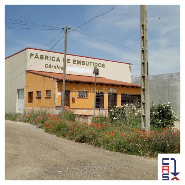 Foto d9d42575-2a46-435b-91bf-4e6f7a847c9f. Bâtiment à usage industriel avec chauffage dans Armunia León
