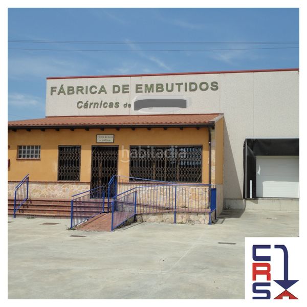 Foto e60bada3-d35e-413b-a7fb-8a890bec7918. Bâtiment à usage industriel avec chauffage dans Armunia León