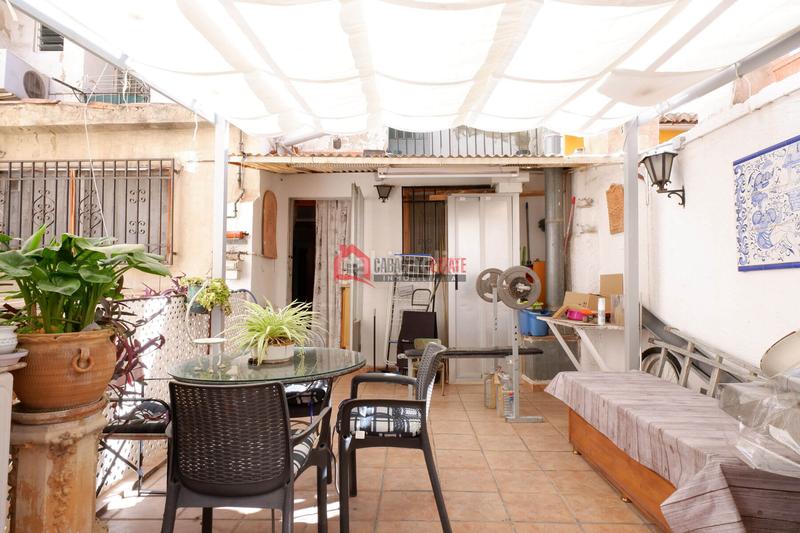 Foto 6cb46dae-b786-4d53-8042-91377e9eb1a4. Edificio in El Cabanyal-El Canyamelar Valencia