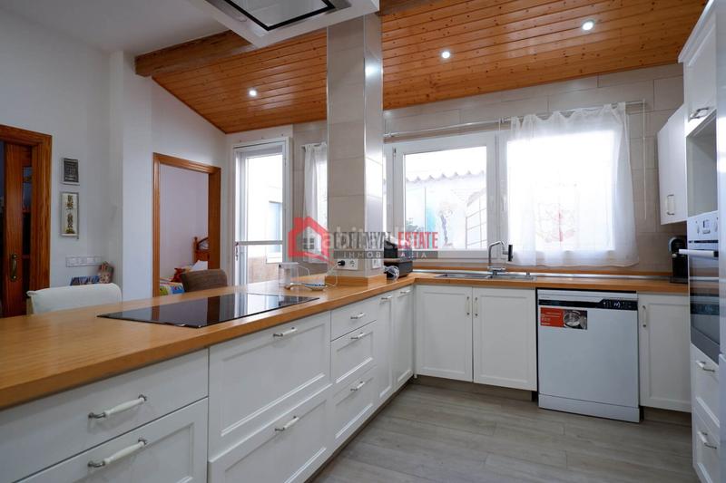 Foto ad623fb8-77c2-4aa7-82d5-426657e590db. Casa adossada amb calefacció a El Cabanyal-El Canyamelar Valencia