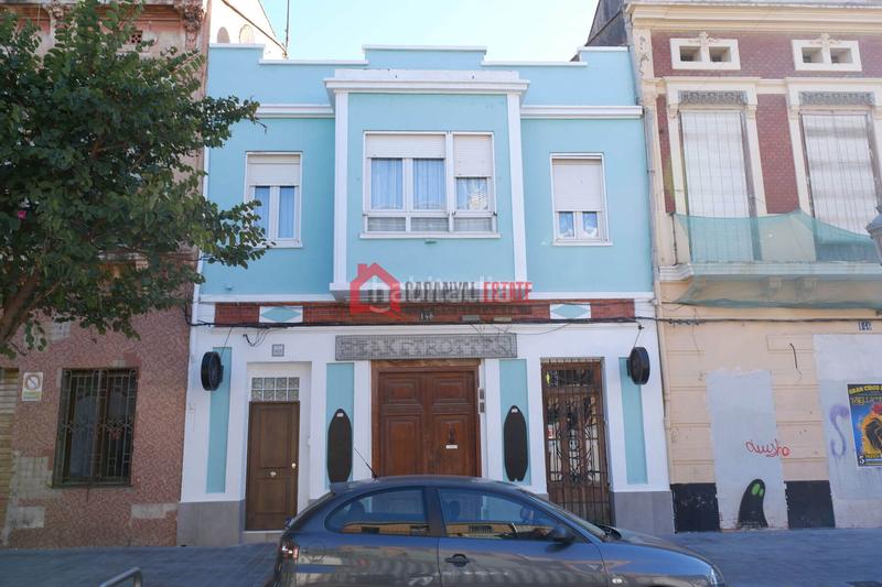 Foto f88c75dd-36a5-43f9-b57a-93477e95d247. Semi detached house with heating in El Cabanyal-El Canyamelar Valencia