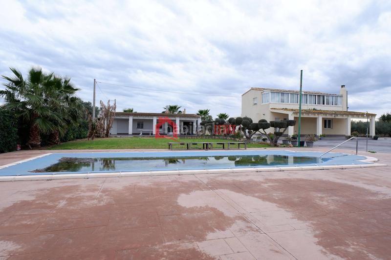 Foto 32fdf018-2e99-4d30-bb2c-c49aa3d96d21. Chalet avec parking piscine dans Corinto-Almardà Sagunt