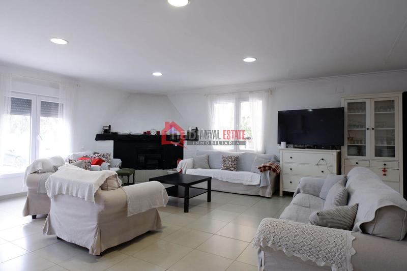 Foto 7c4a9d97-b0dc-41a5-8451-3da084ee1a11. Chalet avec parking piscine dans Corinto-Almardà Sagunt