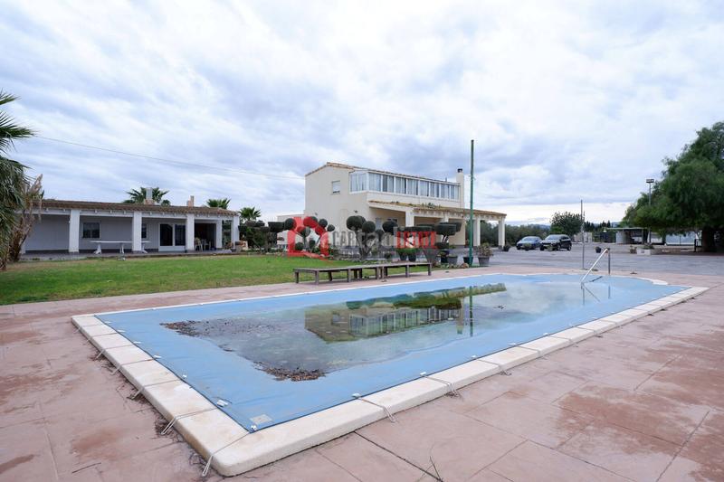 Foto 9edec9d5-ba89-46f5-8988-2248e2199c85. Chalet avec parking piscine dans Corinto-Almardà Sagunt