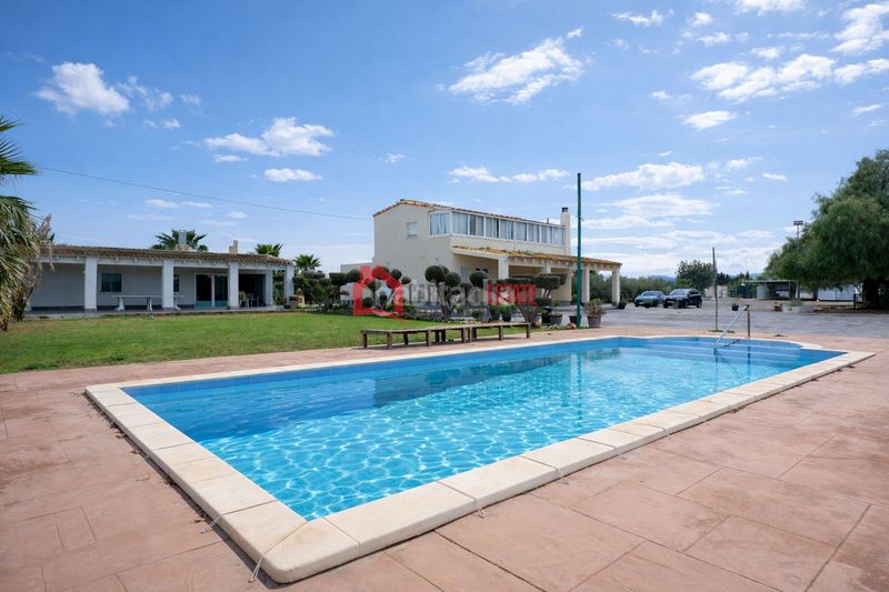 Foto 288b5c9e-7867-4f49-bd5d-1180a5550cb2. Xalet amb aparcament piscina a Corinto-Almardà Sagunt