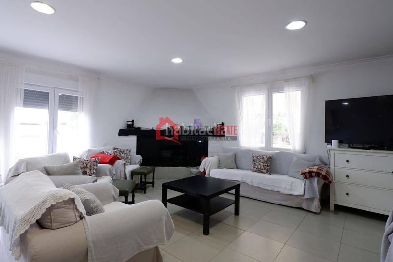 Foto 794ac9e4-2f20-4751-8ac3-a52ccb1e5dc7. Xalet amb aparcament piscina a Corinto-Almardà Sagunt