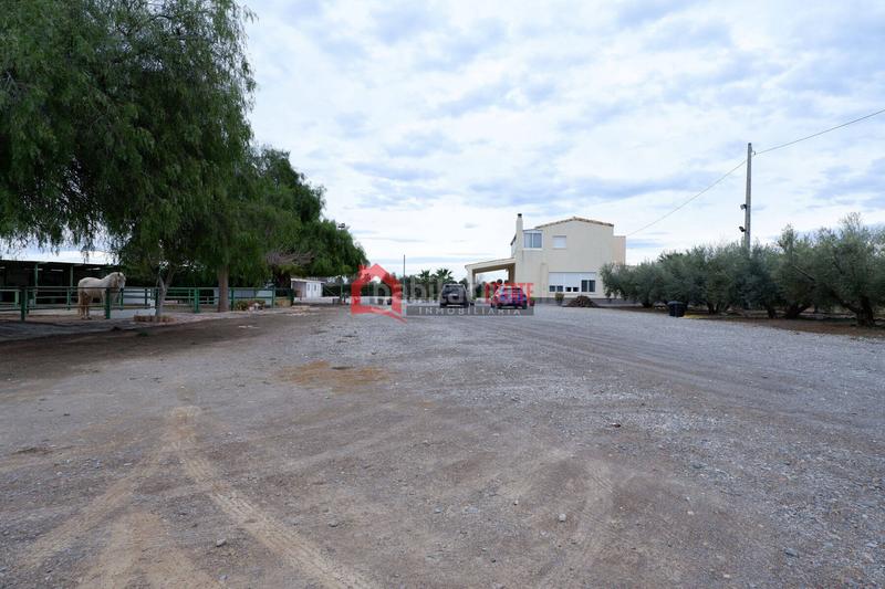 Foto 9696cbb3-8d33-4fa5-9dfb-aa1a50627080. Xalet amb aparcament piscina a Corinto-Almardà Sagunt