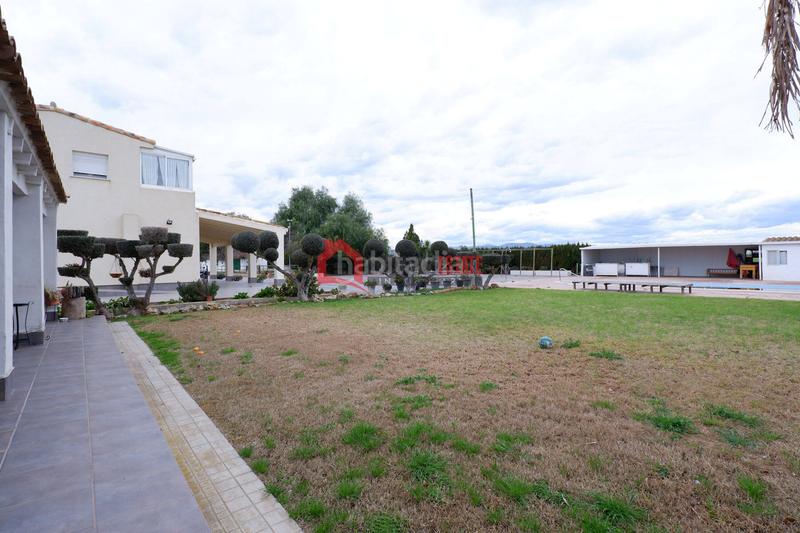 Foto a5edc5b8-ac44-4a57-b8a7-81fbd0f899dc. Xalet amb aparcament piscina a Corinto-Almardà Sagunt