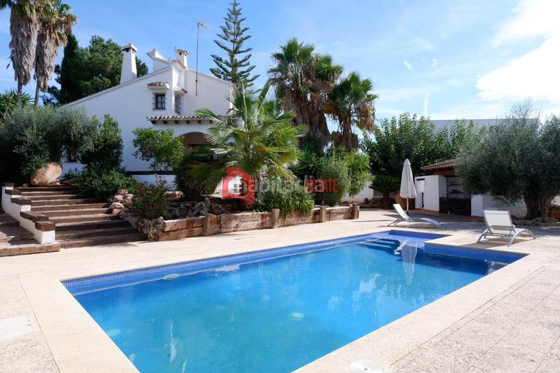 Foto 23017f1b-b714-4f56-9f0b-e6b220e71c57. Chalet mit heizung parking pool in Los Pinares-La Masia Bétera
