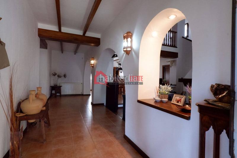 Foto 2a04f3f7-243e-496e-9801-2aa90ee27f72. Chalet mit heizung parking pool in Los Pinares-La Masia Bétera