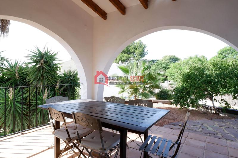 Foto b5e55aa5-6f12-459f-b2b3-00ebe47e7188. Chalet mit heizung parking pool in Los Pinares-La Masia Bétera