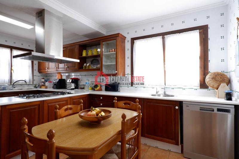 Foto b74afac3-5fec-4449-9f9d-22f18ef0a12e. Chalet mit heizung parking pool in Los Pinares-La Masia Bétera