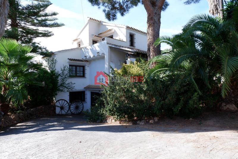 Foto c9fd3c15-01ec-4f85-a3e0-5a7fc05a21c9. Chalet mit heizung parking pool in Los Pinares-La Masia Bétera