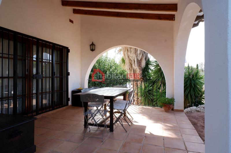 Foto f21aedee-d6c9-480f-bfc0-e25e14b6228c. Chalet mit heizung parking pool in Los Pinares-La Masia Bétera
