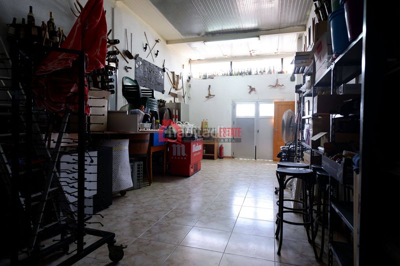 Foto 1815241d-8442-4e07-bce5-8affd92d1133. Local comercial a Avenida de Abril-9 de Octubre Sagunt