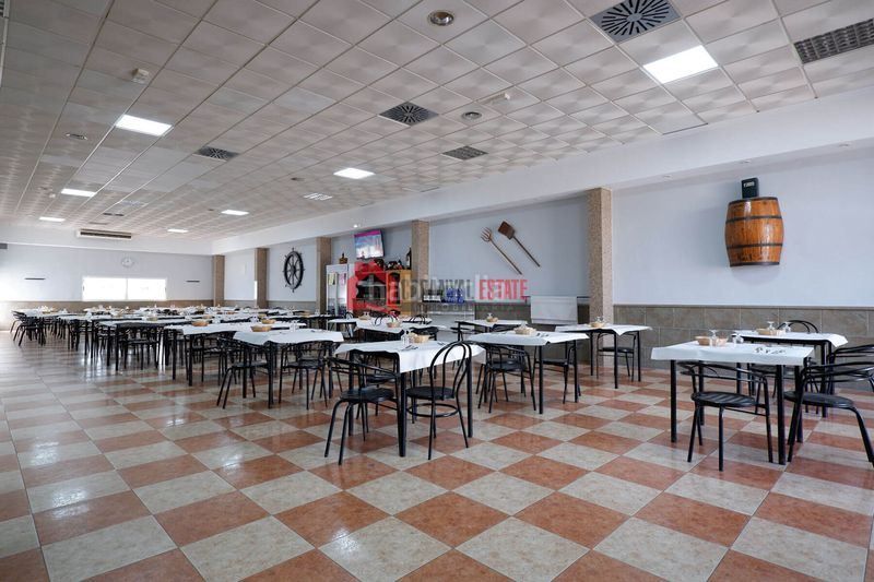 Foto 1ac4f83d-3cd7-4521-bc0f-2c5290392b18. Local comercial a Avenida de Abril-9 de Octubre Sagunt