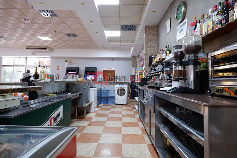 Foto 53692782-4bd1-4e96-a324-804008f9a0fe. Local comercial a Avenida de Abril-9 de Octubre Sagunt