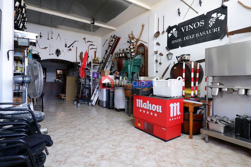 Foto 61992264-4576-4697-bb69-63e3697e7f87. Local comercial a Avenida de Abril-9 de Octubre Sagunt