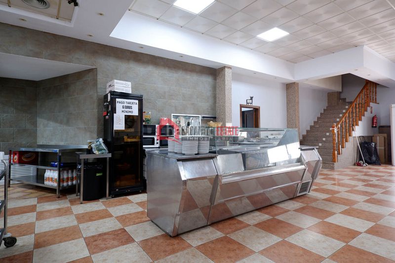 Foto 65ed55b0-c486-425e-95f8-780edc15a4c3. Local comercial a Avenida de Abril-9 de Octubre Sagunt