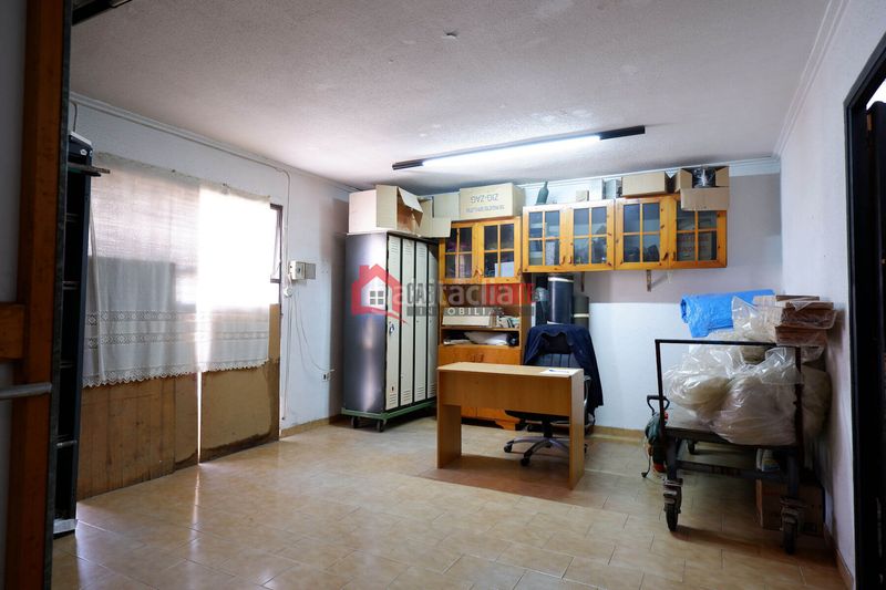 Foto 9d200f27-33dd-468c-a4e9-9a9ce45f2e98. Local comercial a Avenida de Abril-9 de Octubre Sagunt