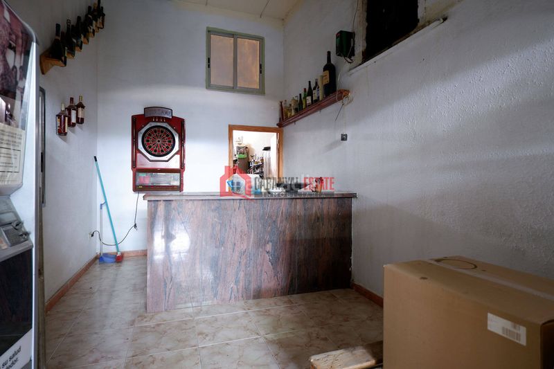 Foto a16106e2-ade2-4114-8d31-4d8097c72bf7. Local comercial a Avenida de Abril-9 de Octubre Sagunt